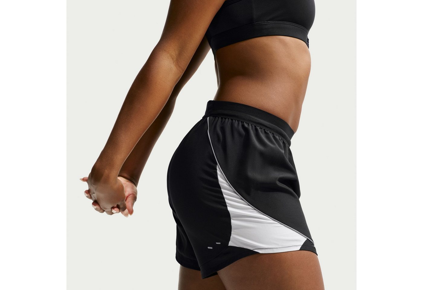 Nike Laufshorts W NK SWOOSH DF SHORT für den Sportbereich, mit Bewegungsfreiheit, sportlicher Schnitt Bild 2