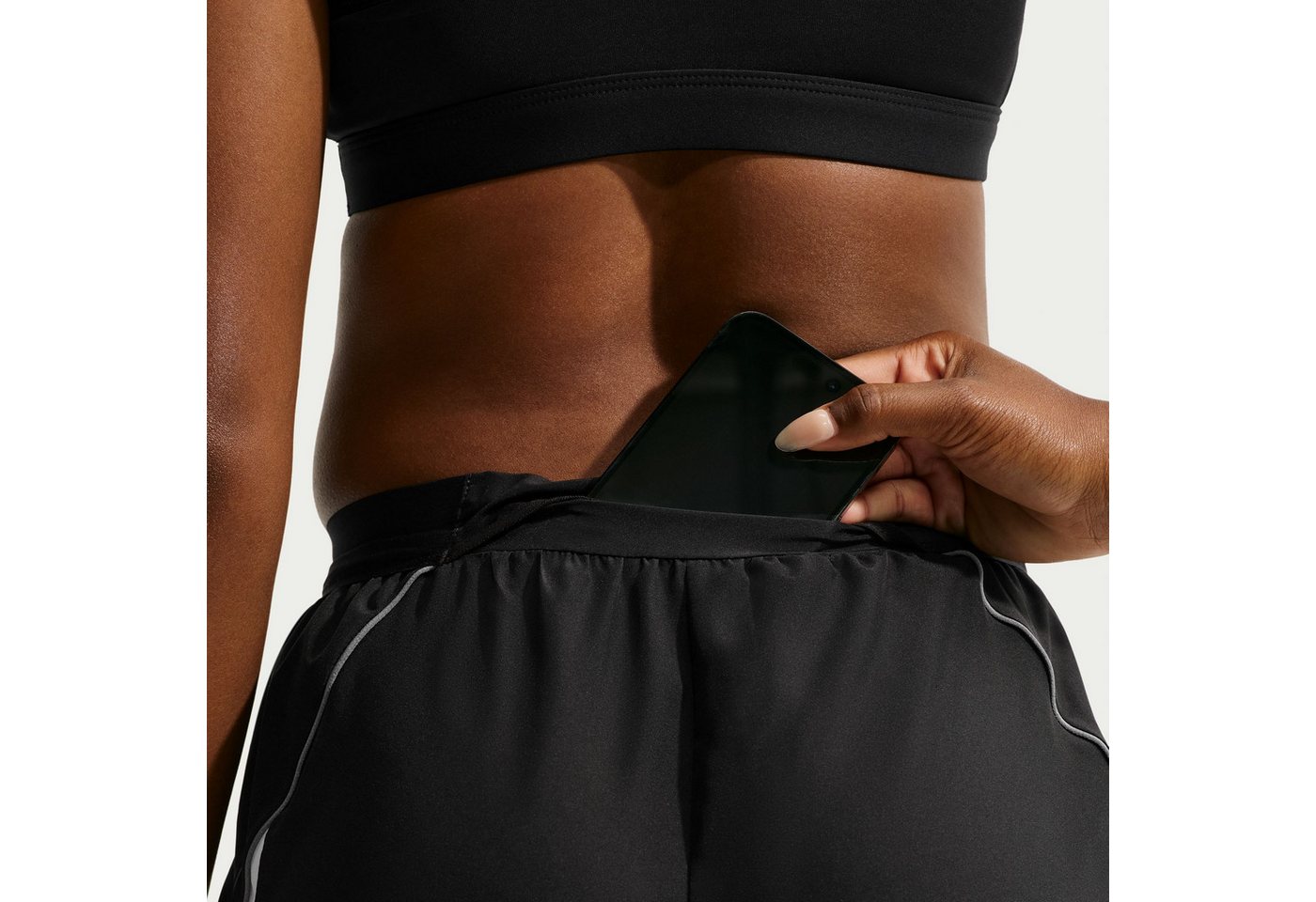 Nike Laufshorts W NK SWOOSH DF SHORT für den Sportbereich, mit Bewegungsfreiheit, sportlicher Schnitt Bild 5
