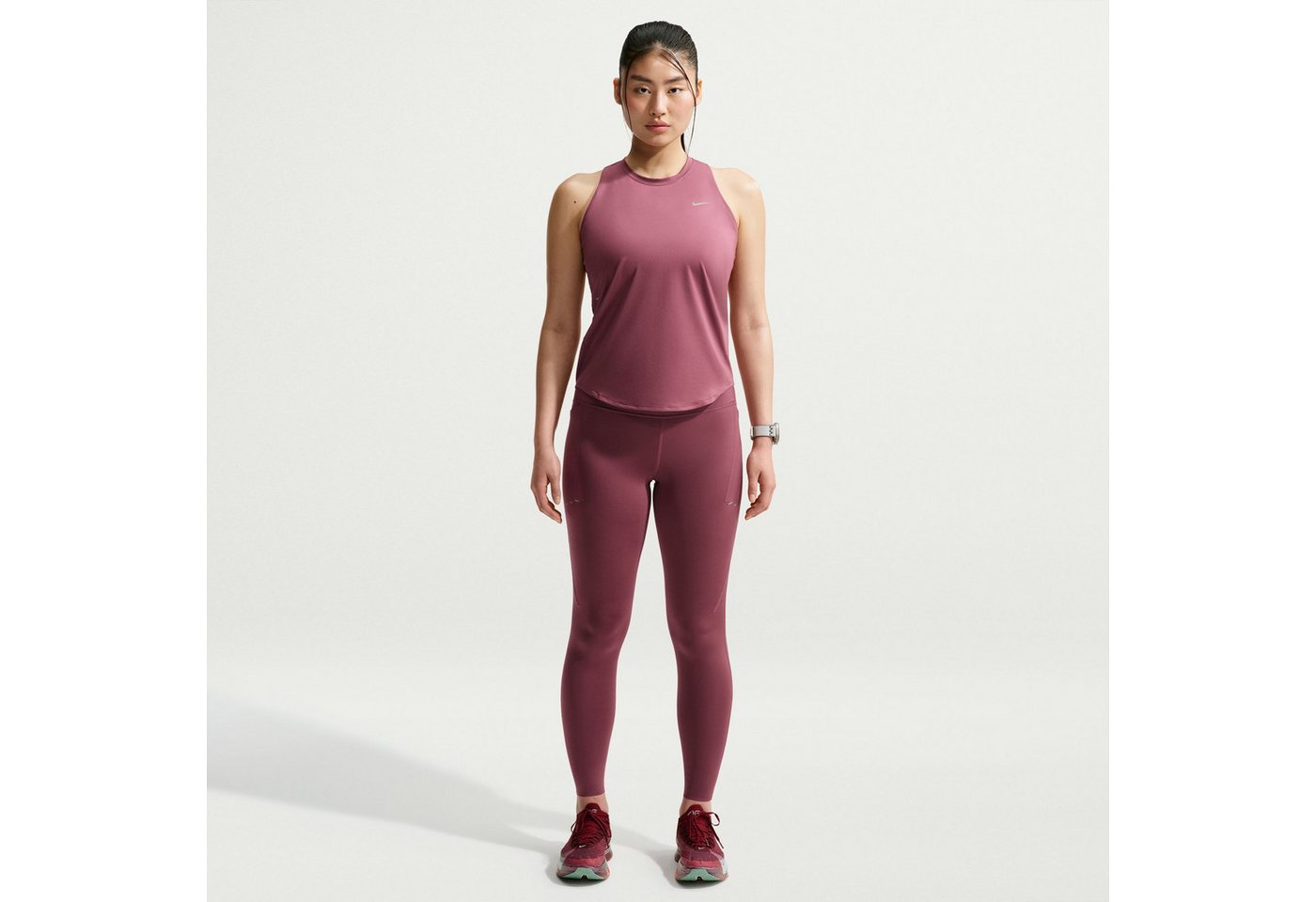 Nike Lauftop W NK SWIFT DF TANK STNDRD ärmelloses Design, leichtes Material, lockerer Schnitt Bild 3