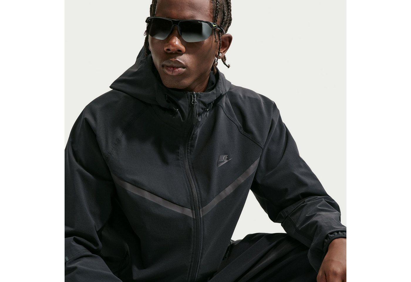 Nike Sportswear Trainingsjacke Nike Tech Men's Dri-FIT Woven Full-Zip Windrunner Jacket mit durchgehendem Reißverschluss, aus Woven-Material