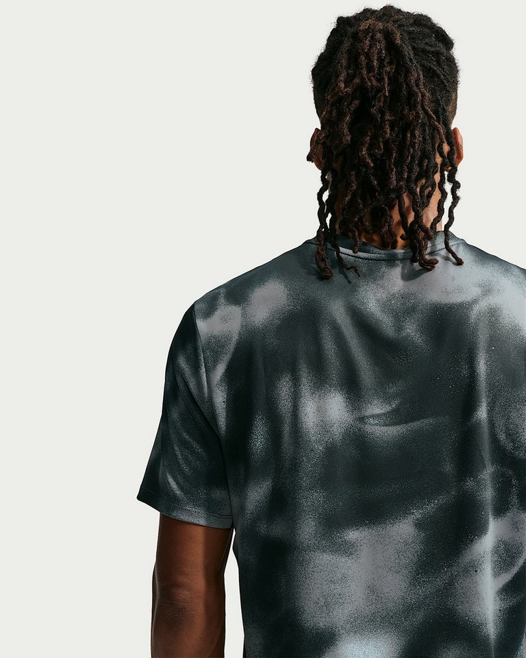 Nike Laufshirt Nike Miler Men's Dri-FIT UV Short-Sleeve Running Top mit Kurzarm-Design, für Läufe, Fitnessstudio und Streetwear-Look Bild 2