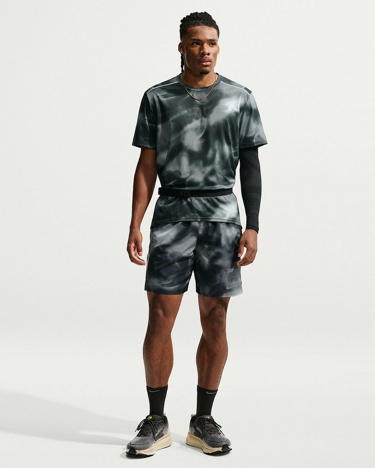 Nike Laufshirt Nike Miler Men's Dri-FIT UV Short-Sleeve Running Top mit Kurzarm-Design, für Läufe, Fitnessstudio und Streetwear-Look Bild 3