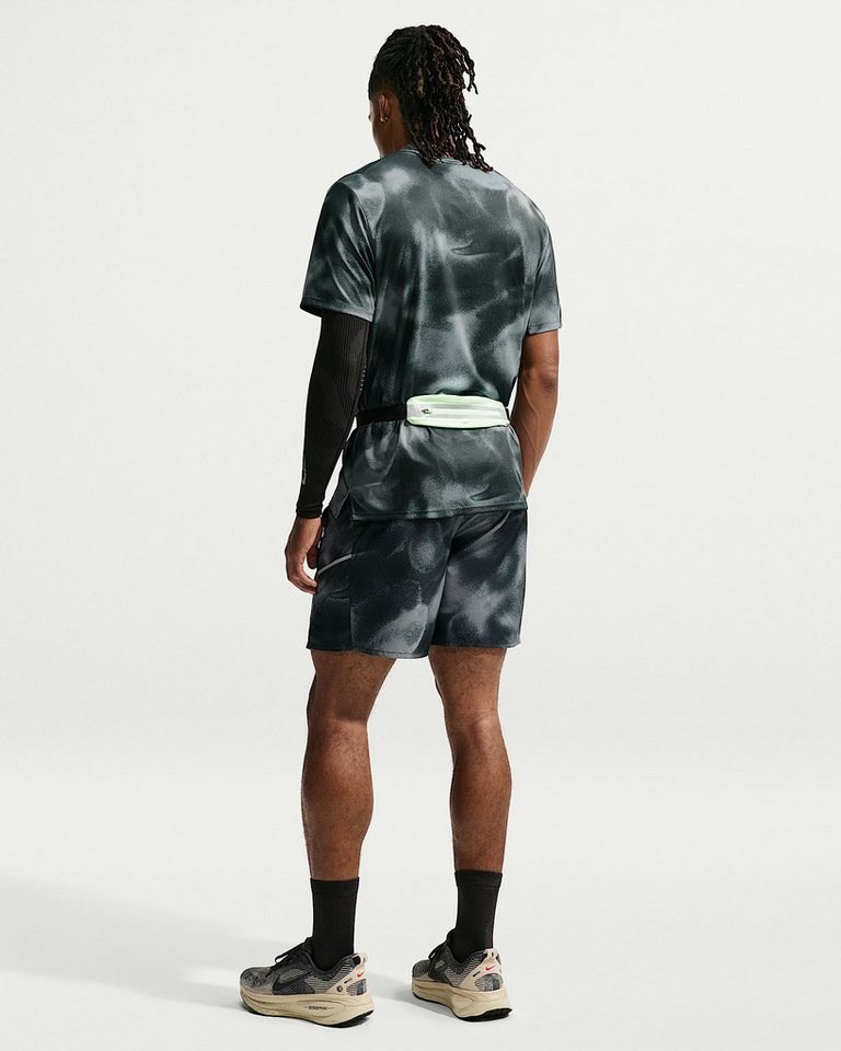 Nike Laufshirt Nike Miler Men's Dri-FIT UV Short-Sleeve Running Top mit Kurzarm-Design, für Läufe, Fitnessstudio und Streetwear-Look Bild 4