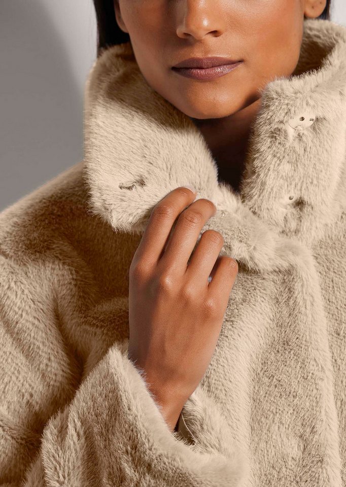 MADELEINE Outdoorjacke Webpelz-Kurzjacke mit Stehkragen Webpelzjacke mit verdeckten Druckknöpfen, Langarm, leicht gefüttert Bild 2