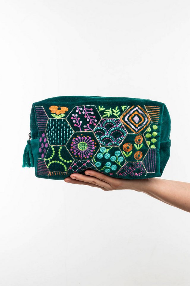 Tranquillo Kosmetiktasche aus Bio-Baumwolle VELVET BLOOM ART groß 24x14x8 cm mit Reißverschluss, Samt-Kulturbeutel mit bunter Stickerei für Accessoires und Makeup Bild 2
