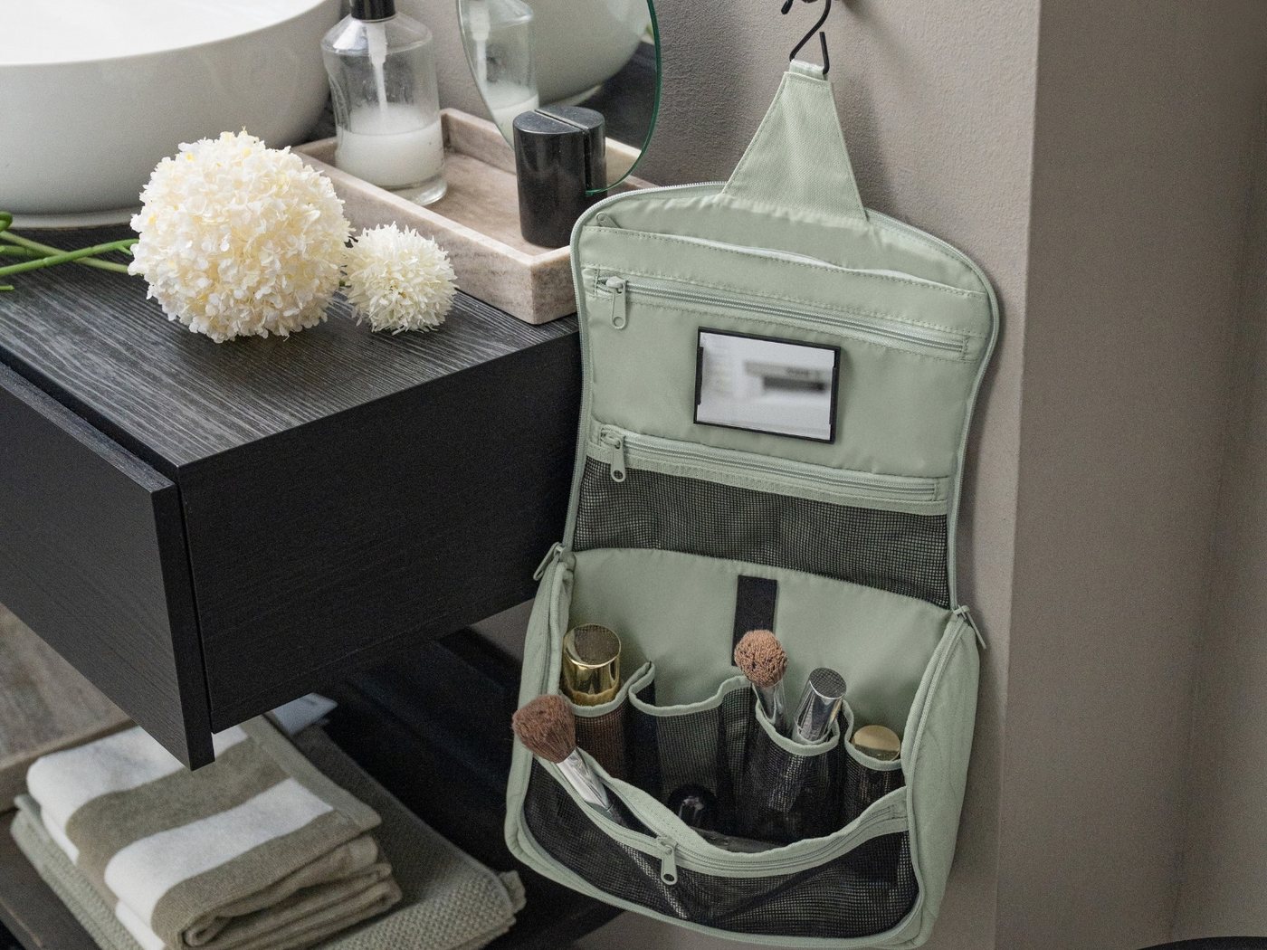 REISENTHEL® Kosmetiktasche toiletbag XL puffer iced matcha Bild 4