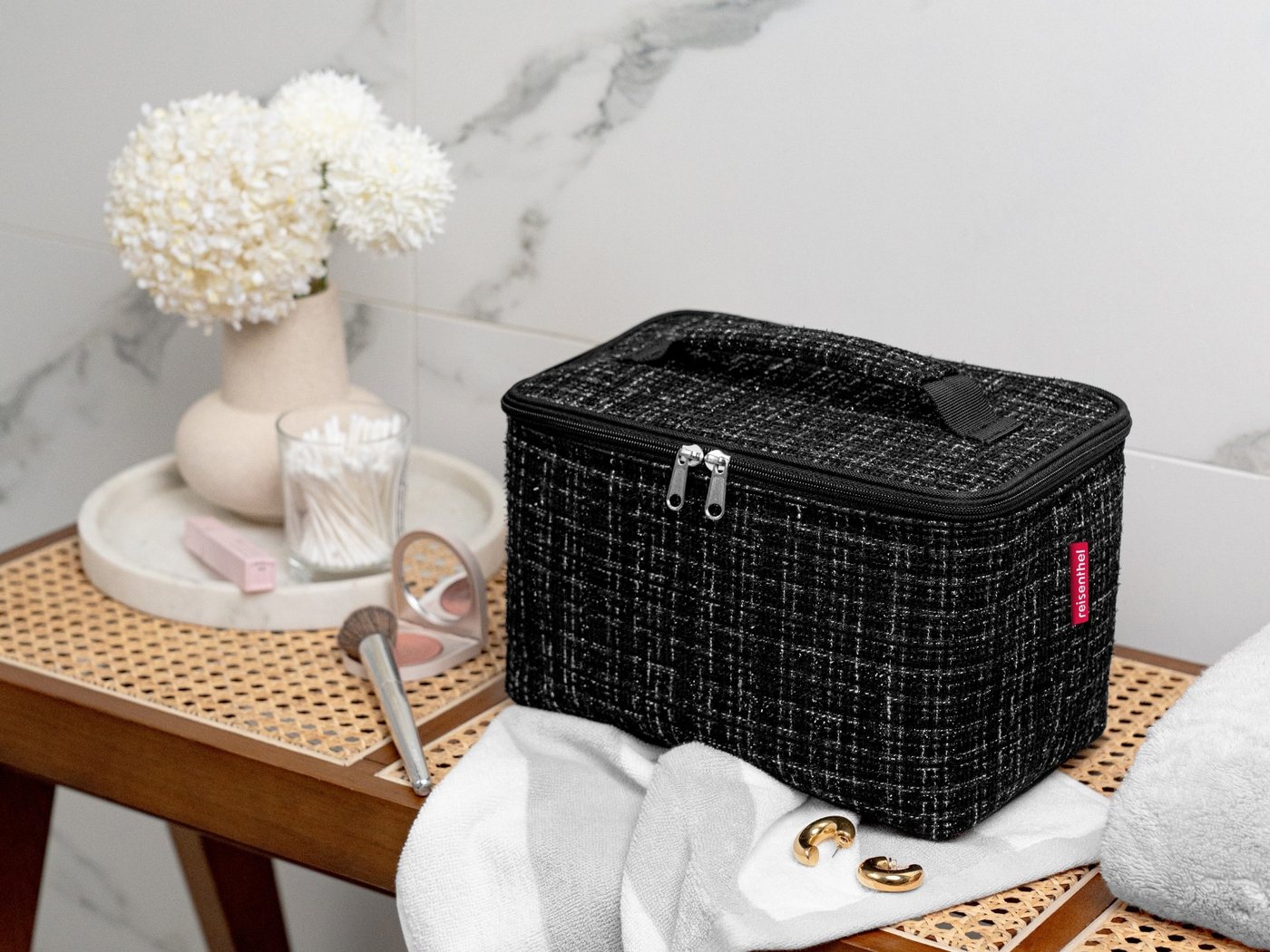 REISENTHEL® Kosmetiktasche cosmetic case bouclé black Bild 4