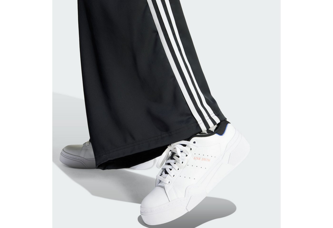 adidas Originals Stoffhose ADICOLOR SATIN WIDE LEG TRAININGSHOSE (1-tlg) Bild 4