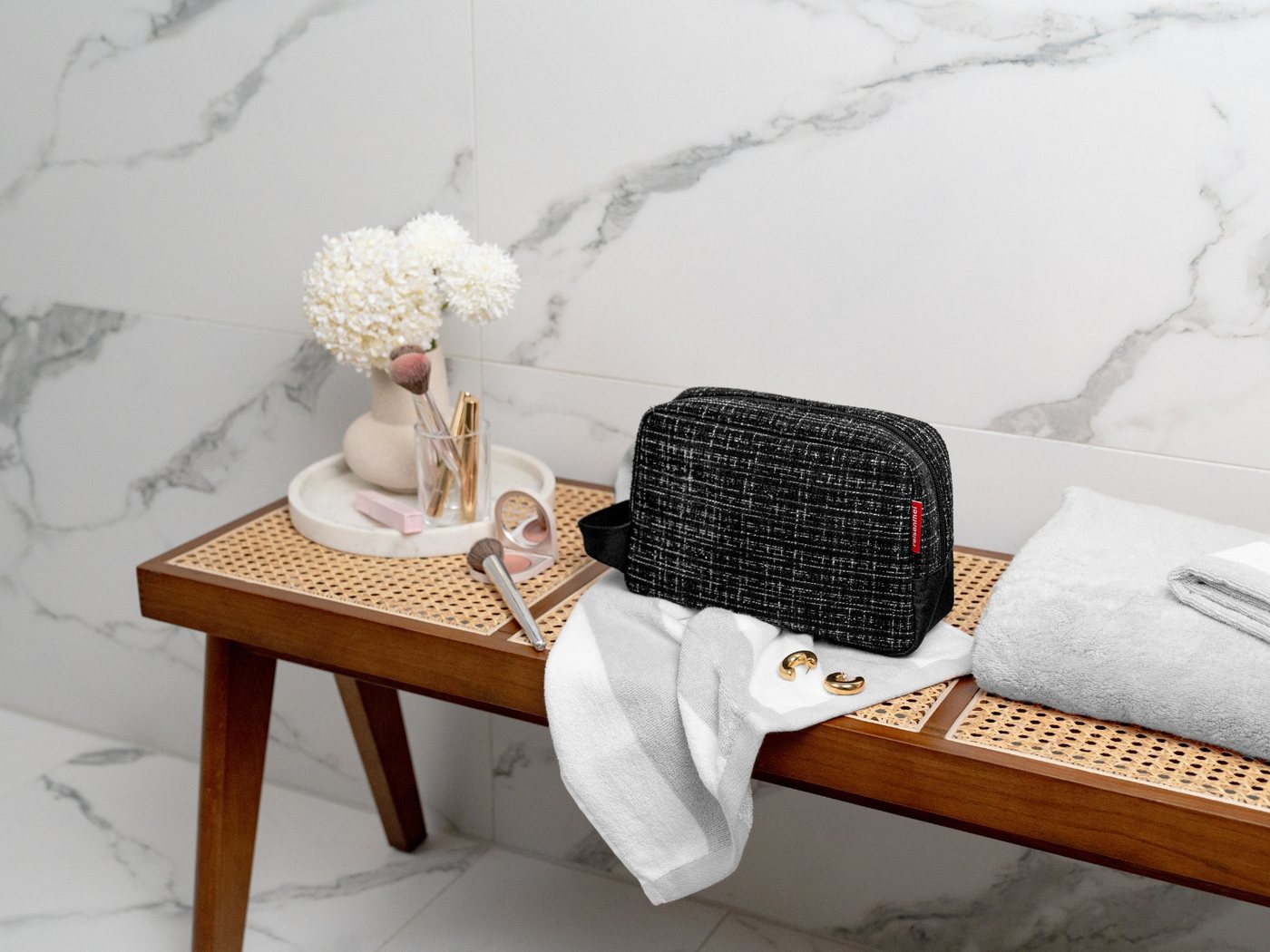 REISENTHEL® Kosmetiktasche cosmeticpouch M bouclé black Bild 3