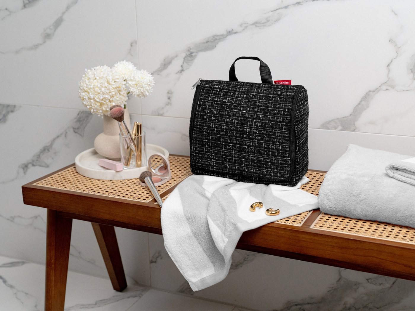 REISENTHEL® Kosmetiktasche toiletbag XL bouclé black Bild 5