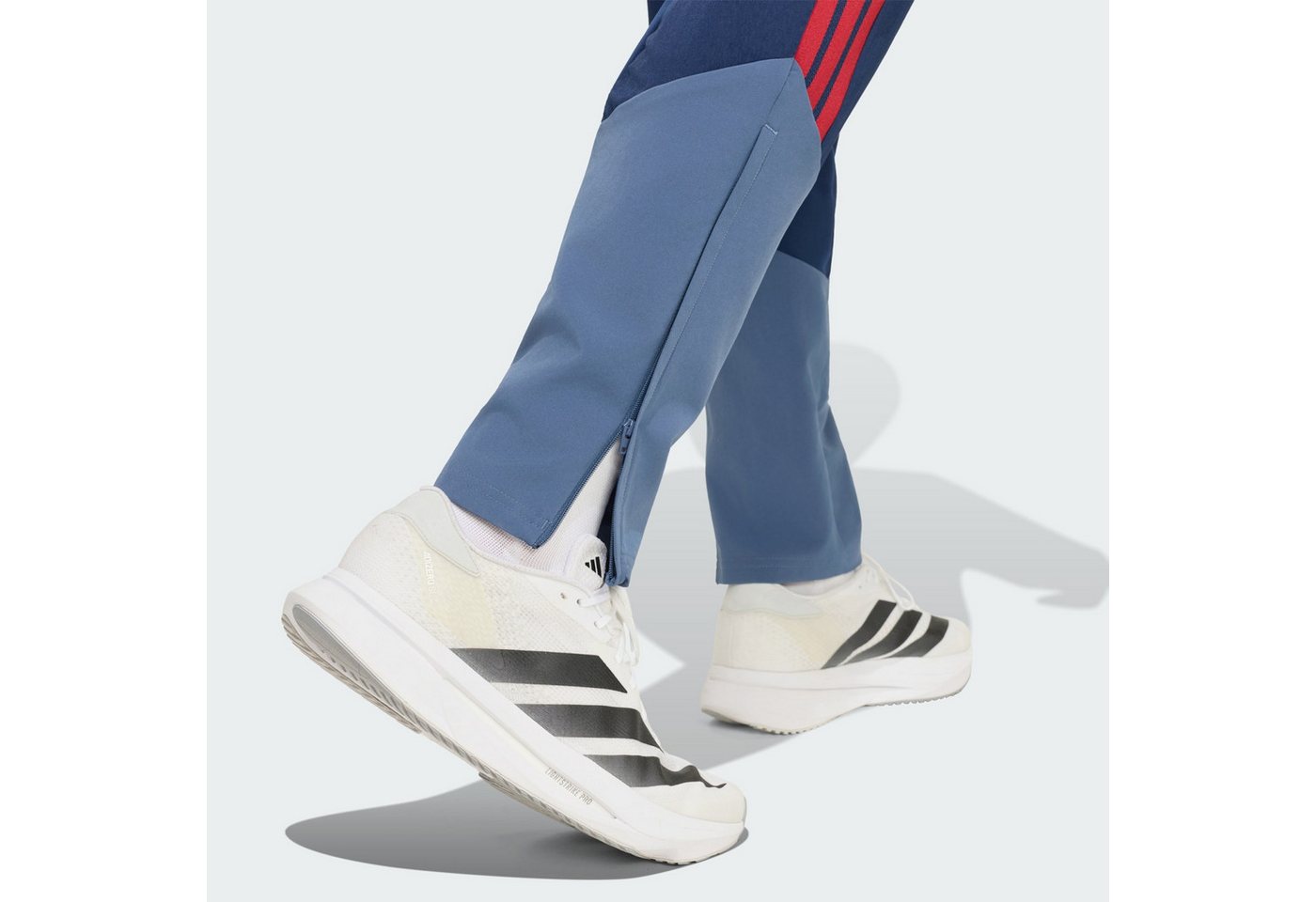 adidas Performance Trainingshose FC BAYERN MÜNCHEN 26/27 PRÄSENTATIONSHOSE (1-tlg) Bild 2