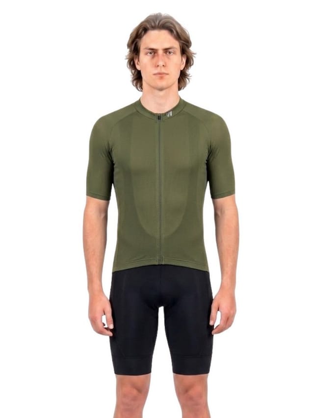 Wulibike Radtrikot Herren Fahrradbekleidungsset mit X-Trägern und 6 Cargo-Taschen (2-tlg) Kurzarm Trikot kombiniert mit Träger-Fahrradhose