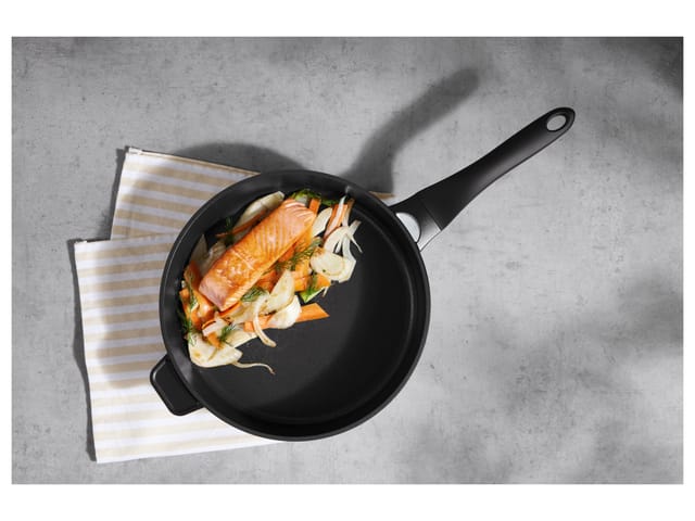 SILVERCREST® Aluguss-Schmorpfanne mit Deckel, Ø 28cm