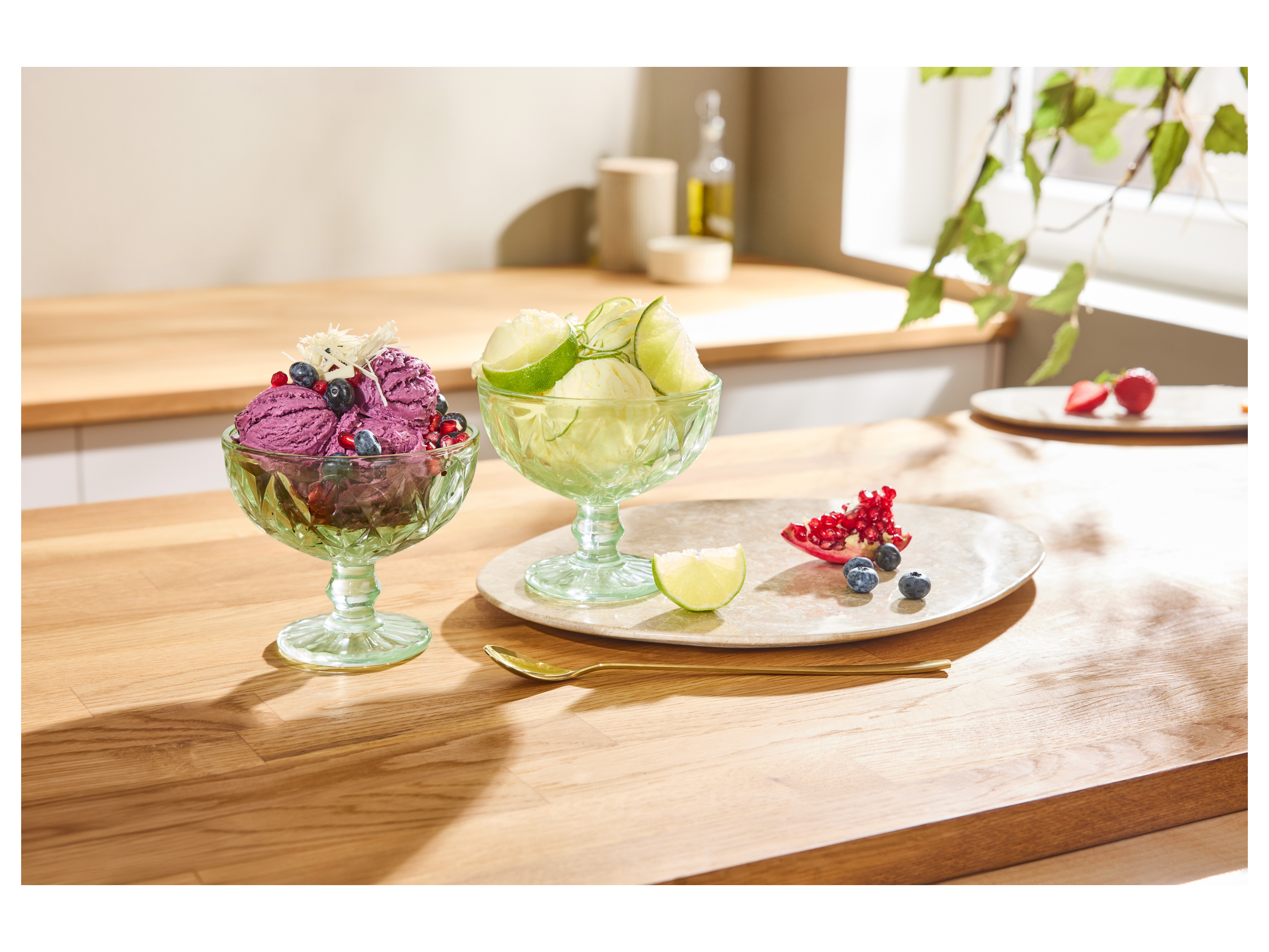 SILVERCREST® Glas-Eisbecher-Set / Glas-Eisschalen-Set (Eisbecher mit Fuß/mint) Bild 4