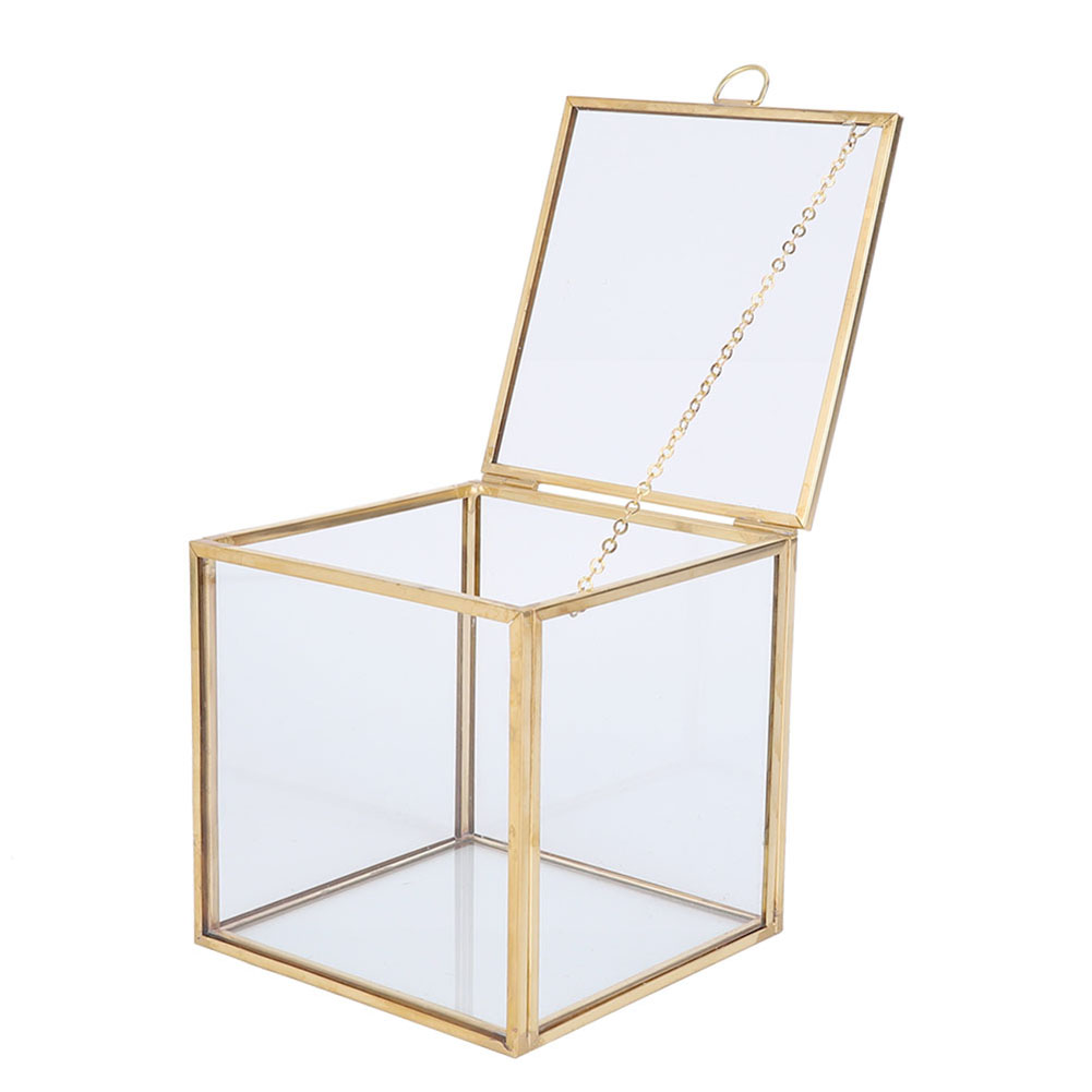 Geometrische, Vergoldete Messingdose Mit Sukkulenten Und Einer Mikrolandschaft Unter Einer Glasglocke, 10 × 10 × 10 Cm