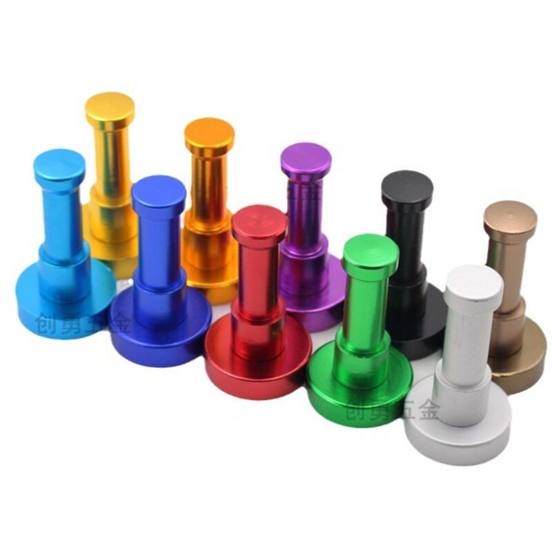 Set Mit 10 Farbenfrohen Weltraum-kleiderhaken Aus Aluminium