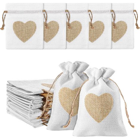 Set Mit 20 Weißen, Herzförmigen Jutebeuteln, Ideal Zum Verschenken, Befüllen Oder Garnieren Mit Süßigkeiten.