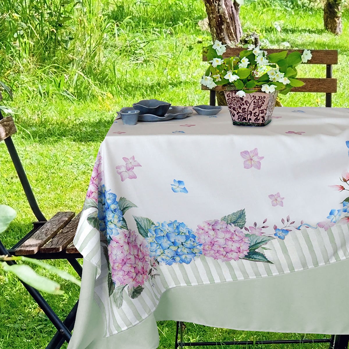 Wasserabweisende Tischdecke Mit Blumendruck Incantesimo