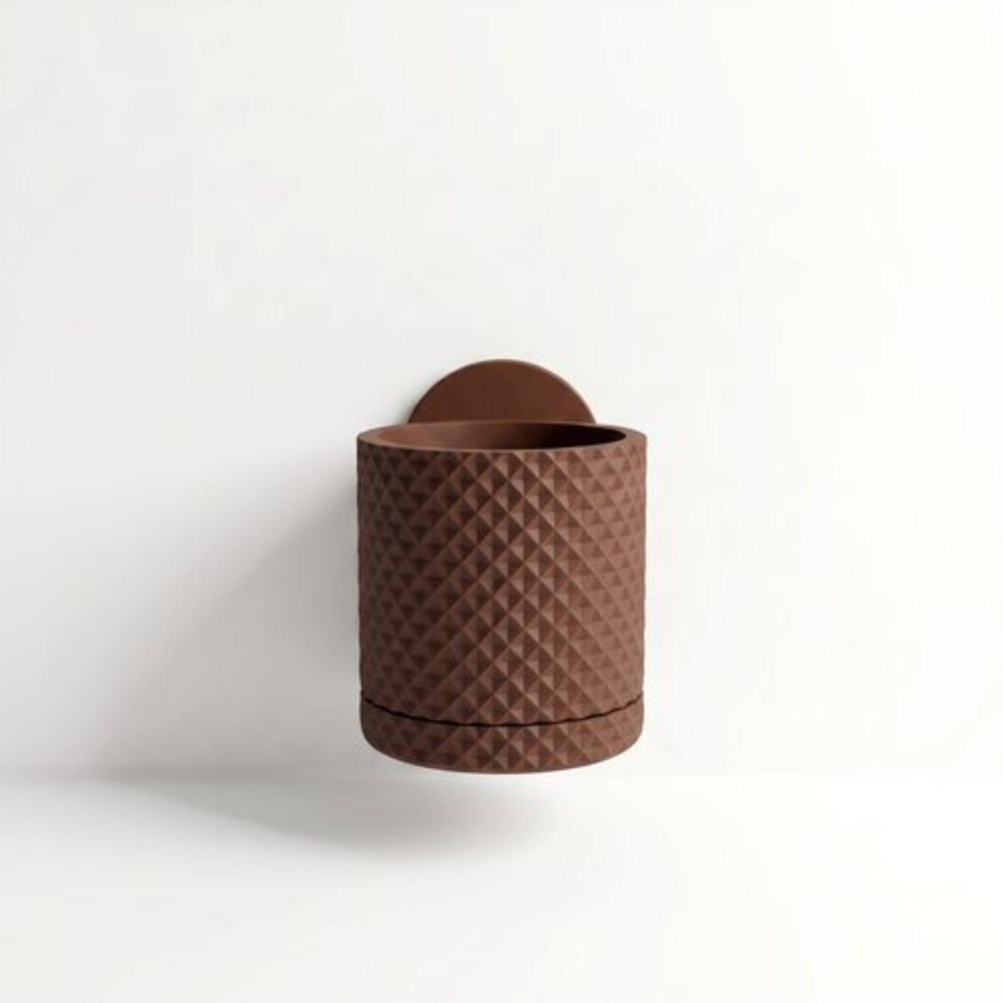 Brauner Blumentopf Mit Rautenmuster Und Versteckter Tropfschale