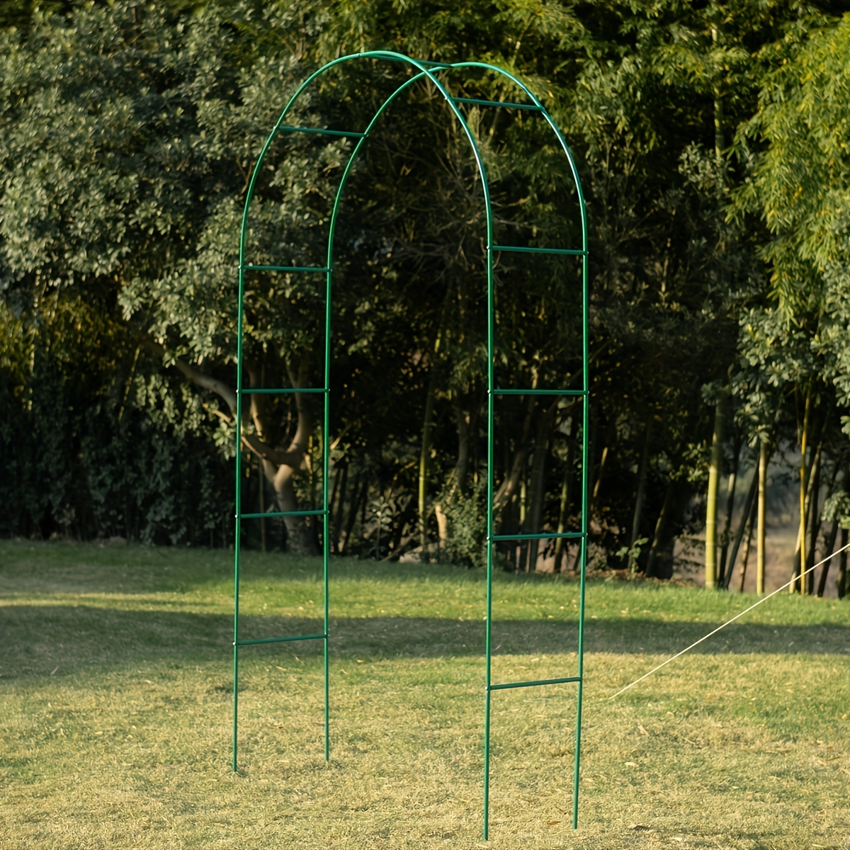 Stabile, Bogenförmige Rankhilfe Für Kletterpflanzen. Ideal Für Rosen, Weinreben Und Clematis. Spitz Zulaufender Außenpfosten Für Vertikales Wachstum. Bogenförmige Konstruktion. Strapazierfähiges Mater