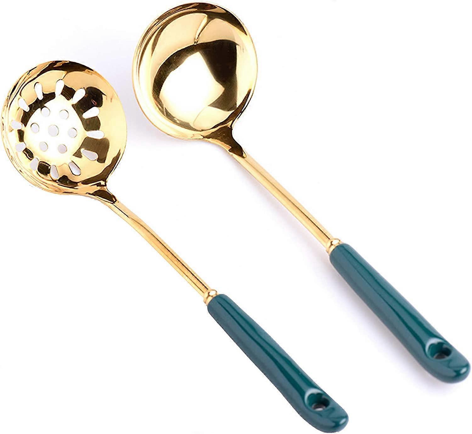 Set Aus Goldenen Edelstahl-suppenlöffeln, Sieben Und Küchenutensilien.