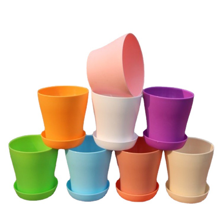 Set Mit 8 Bunten Blumentöpfen Und Untersetzern Aus Kunststoff Mit Abtropfschalen Für Die Heim- Und Bürodekoration (8 Farben, 14 Cm)
