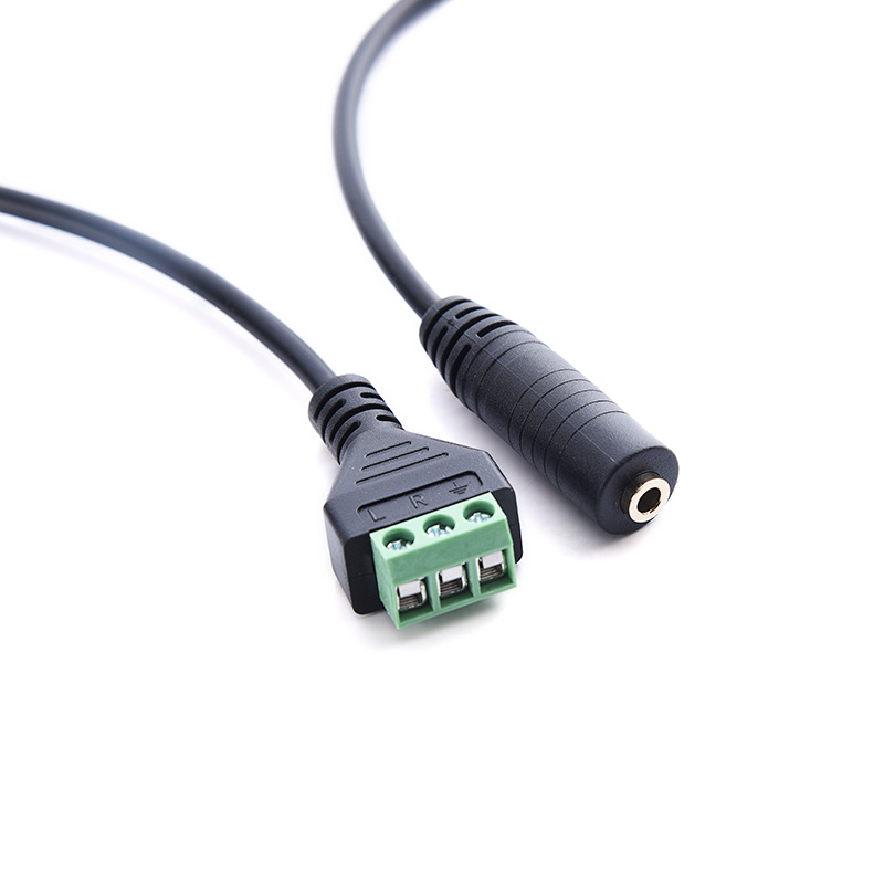 Lötloser, Vergoldeter 3,5-mm-klinkenstecker (weiblich) Mit Dreipoligem Zweikanal-3,5-mm-audiostecker (weiblich) Und Lötlosem Anschlussadapterkabel.