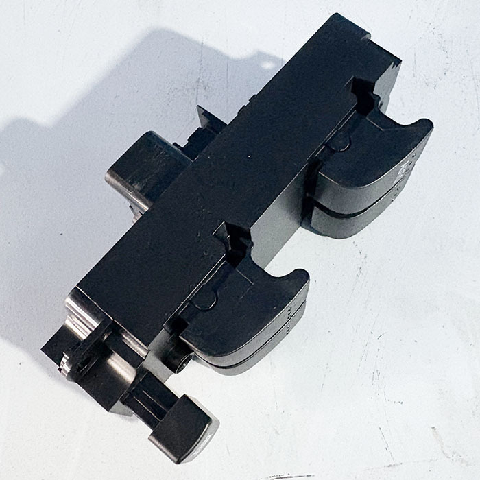 Biemmedue- Der Bn8f-66-350a Ist Für Die Fensterheberschalter Des Mazda 3 Geeignet.