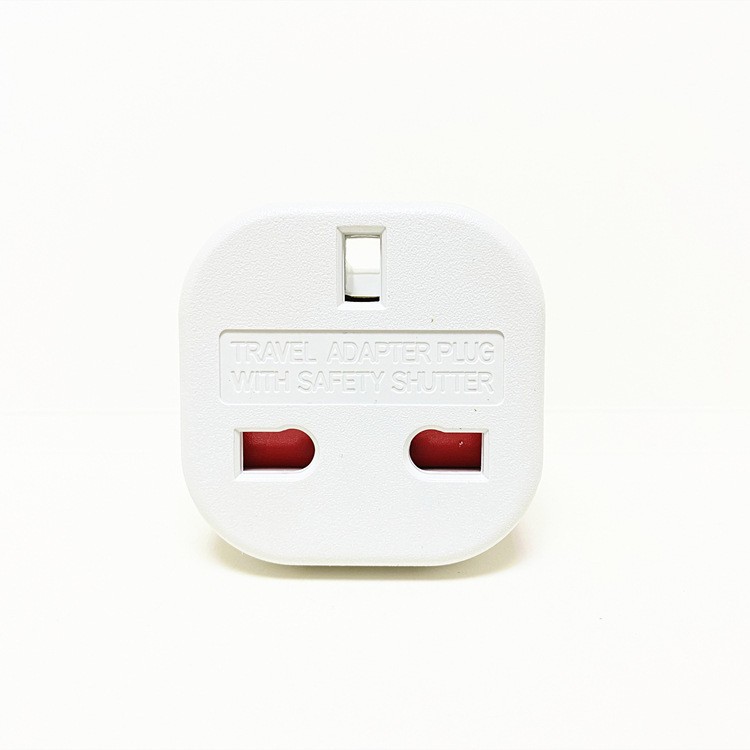 Reiseadapter – Weißer 3-poliger Uk-stecker – Uk-standardstecker Auf Us-standardstecker