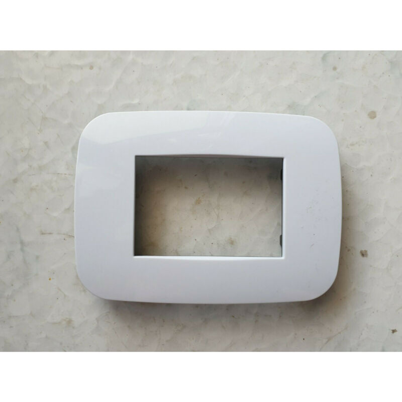 Platten, Die Mit Den Farbigen Löchern Der Axolute-serie Von Bticino White Kompatibel Sind.