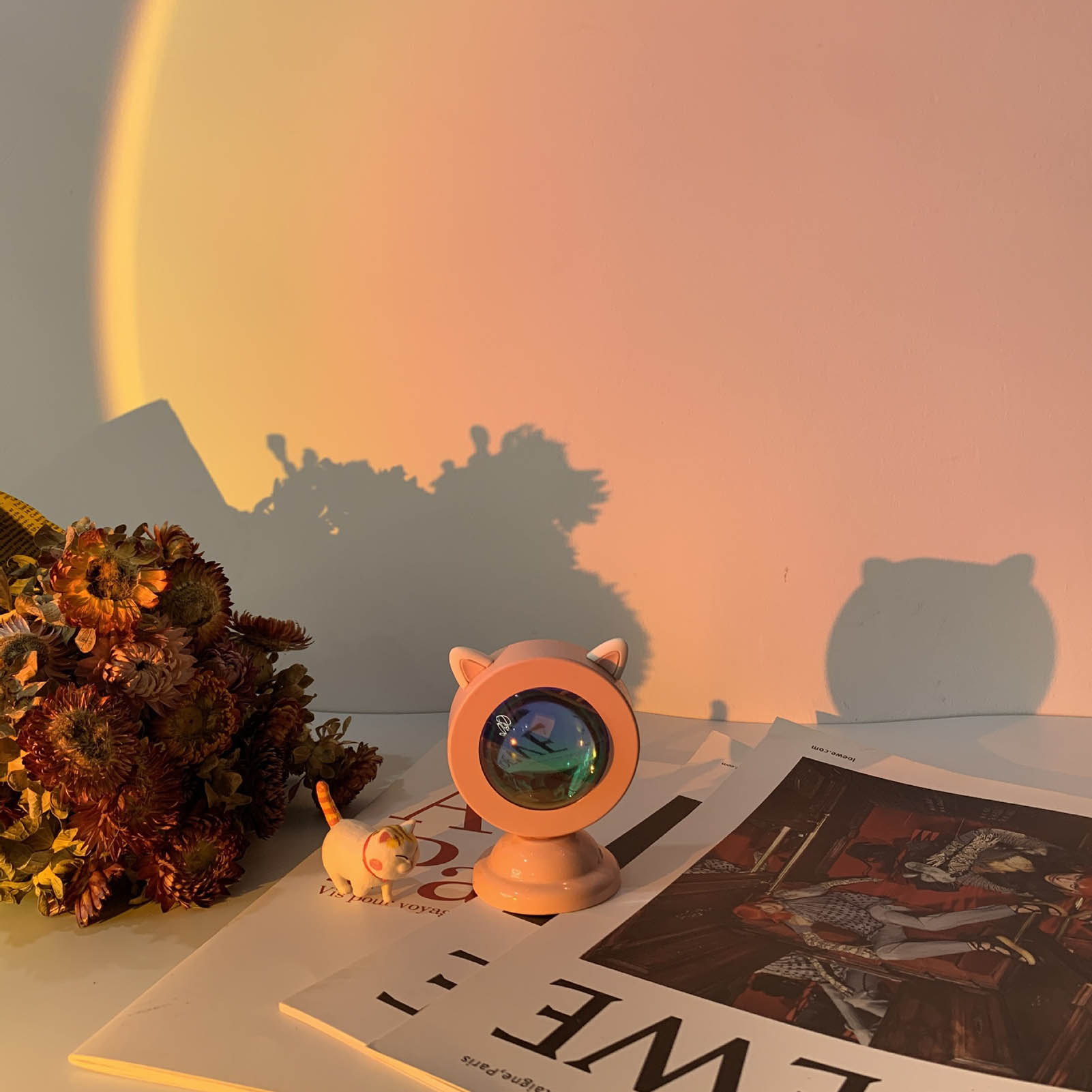 Niedlicher Und Romantischer Tragbarer Tisch Mit Sonnenuntergangslicht