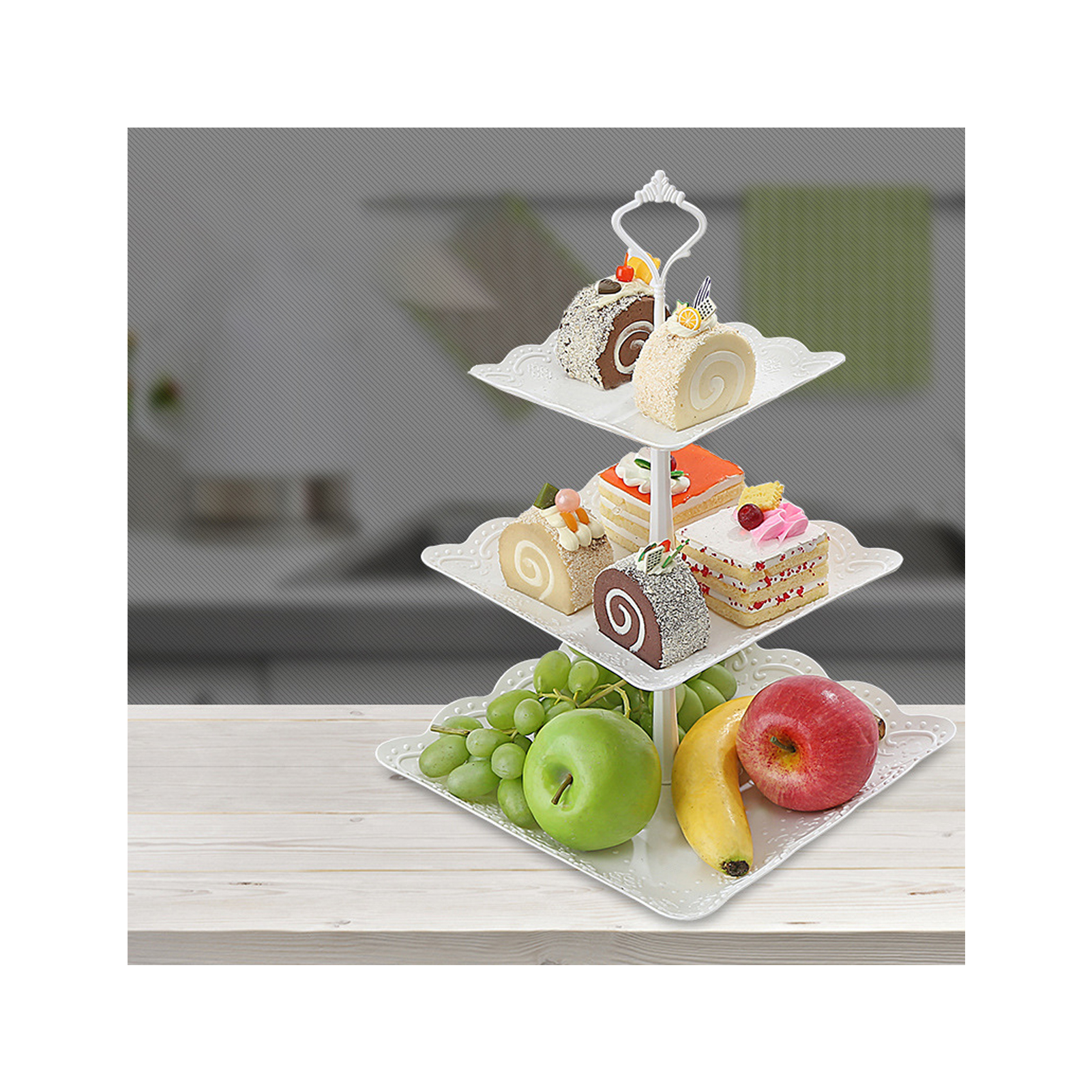 Quadratische, Weiße, Dreistöckige Servierplatte Aus Kunststoff, Ideal Zum Präsentieren Von Kuchen Und Desserts.