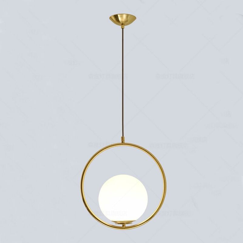 Moderne Pendelleuchte Aus Eisen Und Glas Mit Led-beleuchtung Und Einem Glas- Und Goldfarbenen Metallkugel (gold).