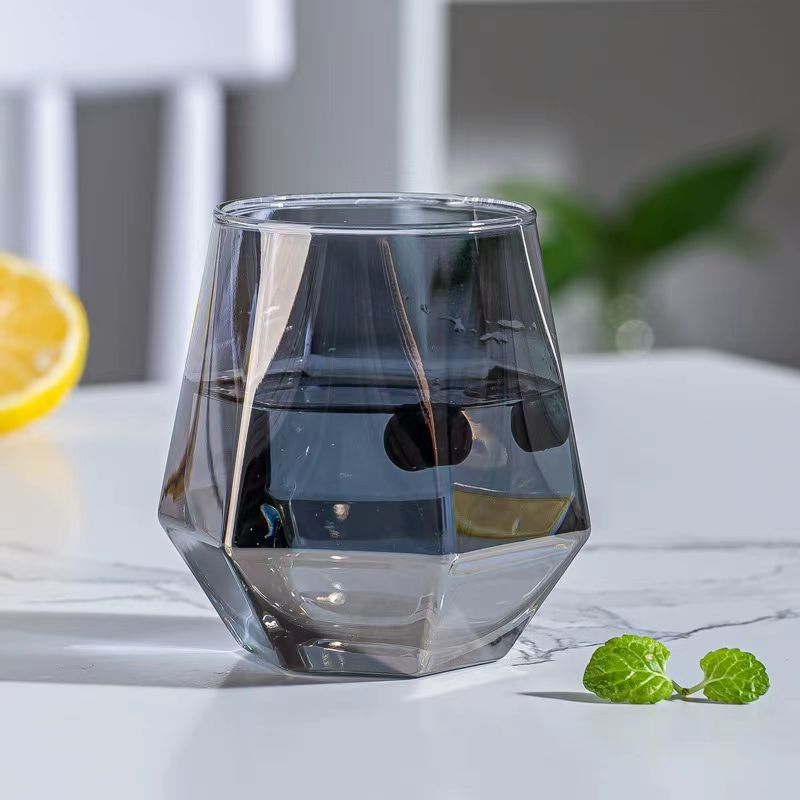 Crea 4-teiliges Weinglas-set, Regenbogenfarbene, Stielose Weingläser, 295 Ml, Rautenförmige Gläser, Ideale Geschenkidee