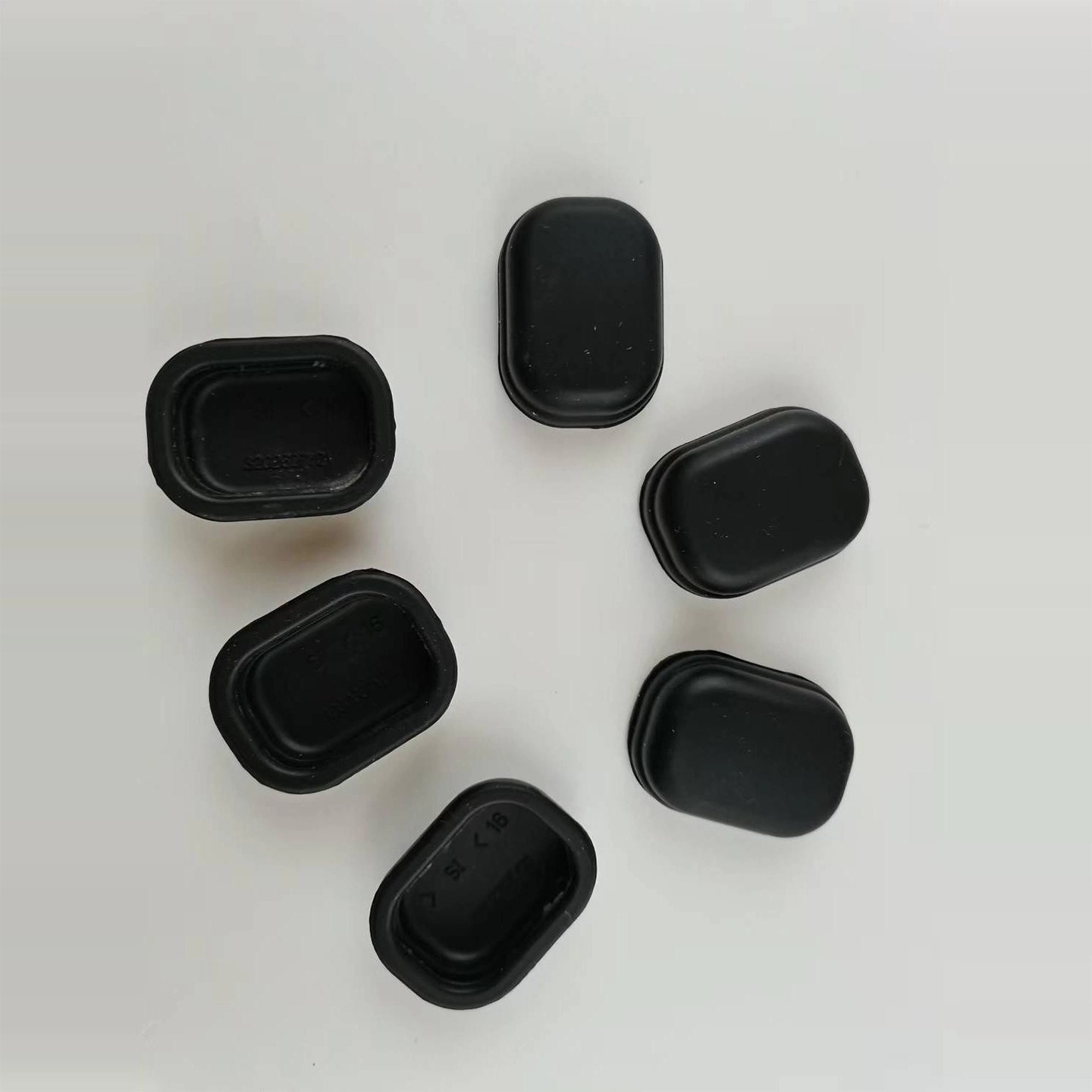 Kompatibel Mit Den Autoradios Motorola Gm338, Gm3188 Und Gm950: Staubschutzkappe Und Abdeckung Für Den Endstecker.