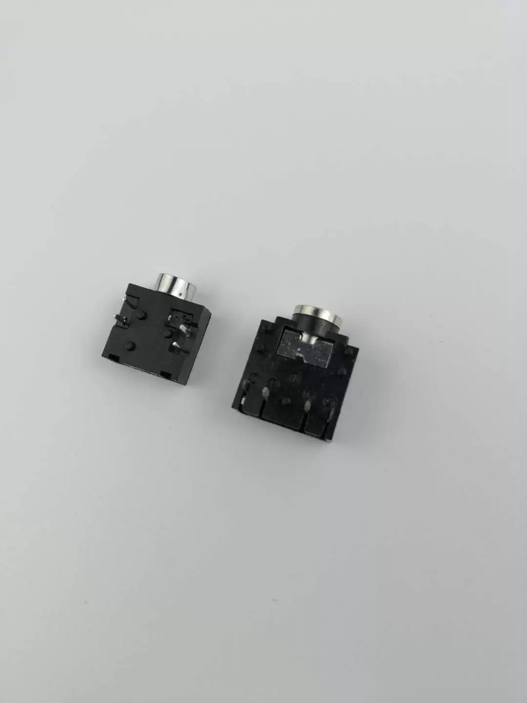 Kopfhörerbuchse Für Walkie-talkies, Typ K, Zweipolig, Eine Große Und Eine Kleine Kopfhörerbuchse, 3107 368styt3207