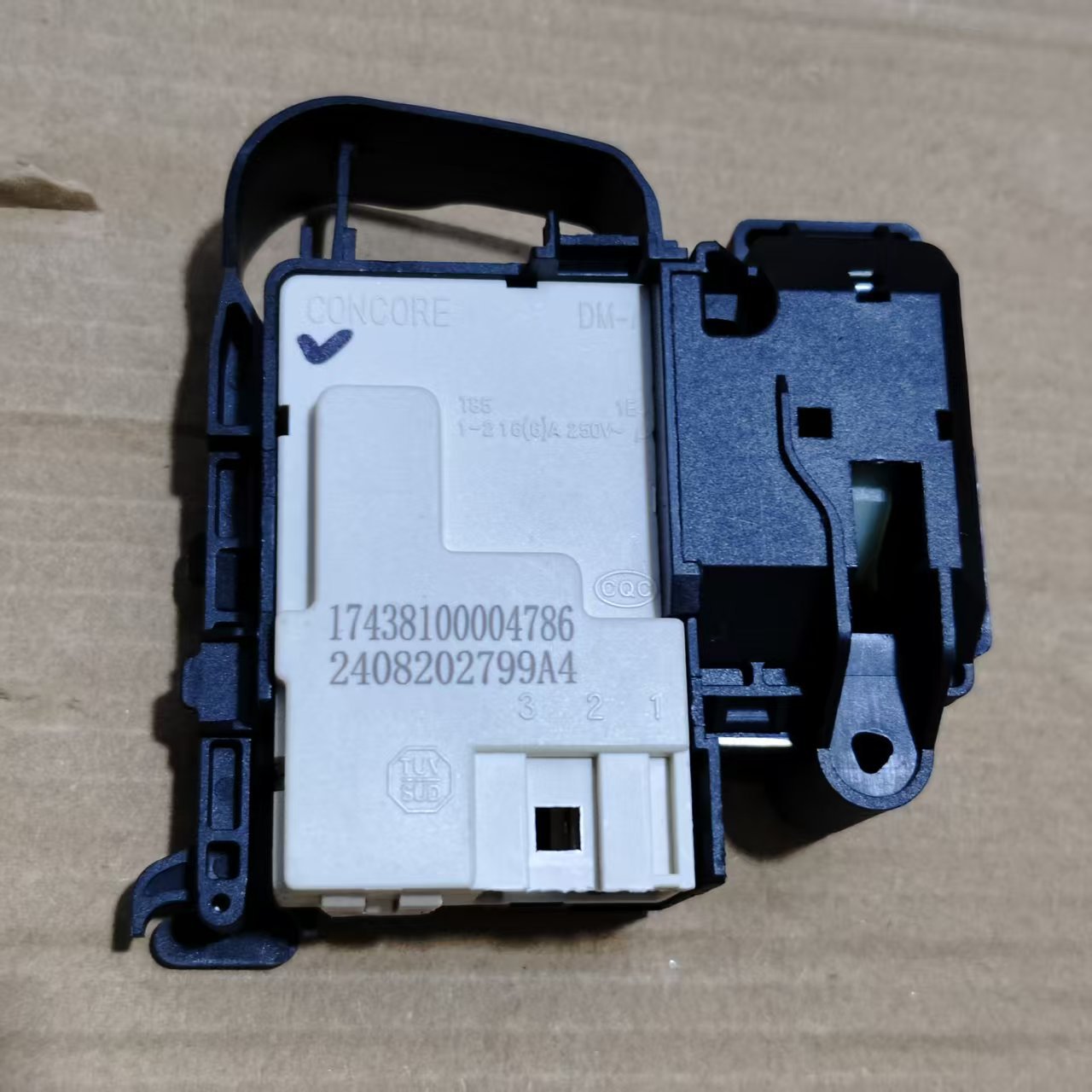 Die Referenznummer 17438100004786 Ist Für Elektromagnetische Türschalter Und Schlösser An Trommelwaschmaschinen Geeignet.