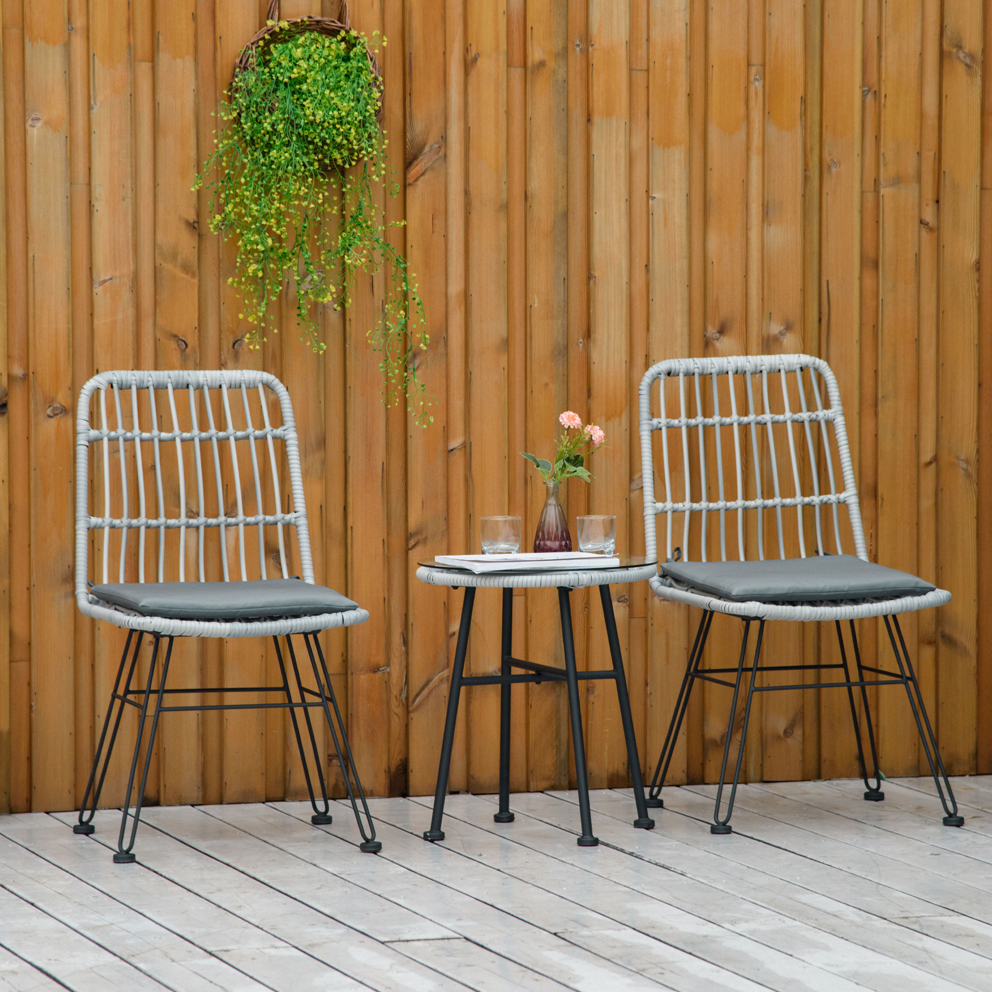 3-teiliges Gartenbistro-set Aus Pe-rattan Und Stahl, Bestehend Aus Einem Couchtisch Mit Glasplatte Und Zwei Stühlen, Für Balkon, Terrasse Und Garten, Grau