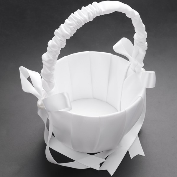 Ein Weißer Brautblumenkorb Aus Pvc + Pvc-satin + Satinschleife Mit Kunstperlen, 20 X 13 Cm.