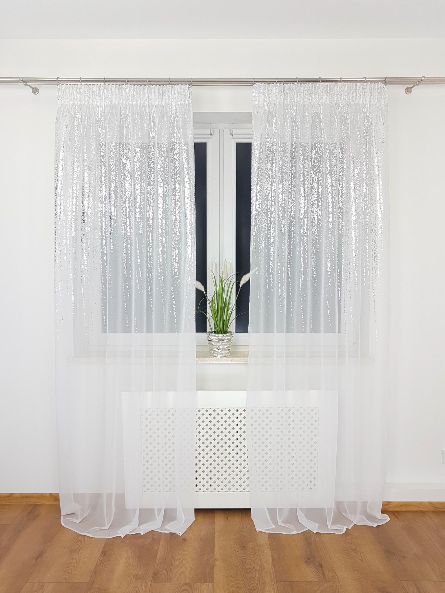 Voile-gardine Mit Silbernem Muster, 250 Cm