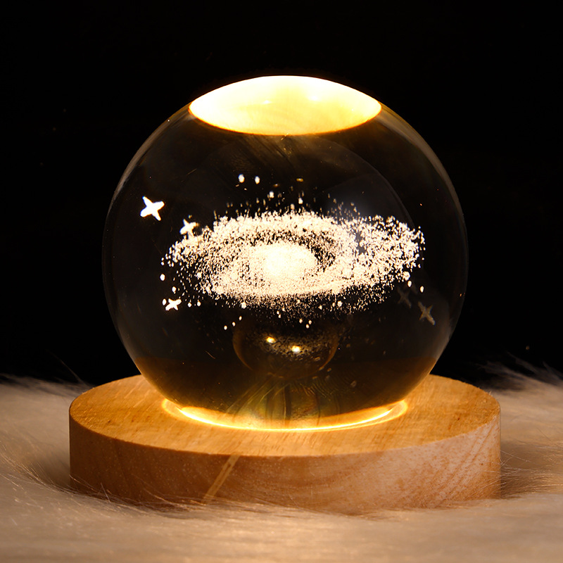 Kreative, Dekorative Usb-schreibtischlampe In Form Eines Mondes Und Einer Galaxie Mit Sockel Aus Massivholz. Milchstraßenmotiv (6 Cm).