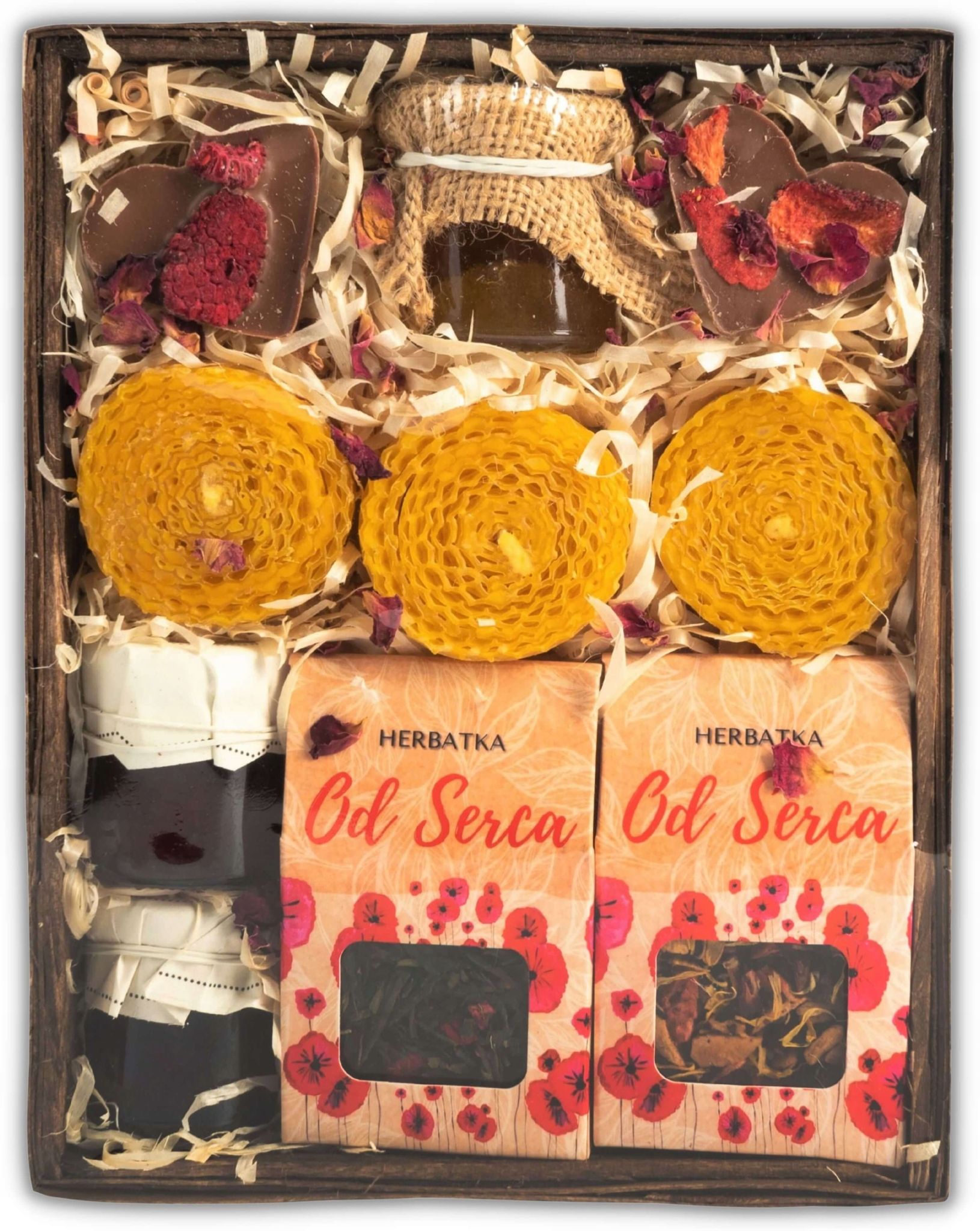 Ein Kleiner Geschenkkorb Mit Marmelade, Honig, Tee Und Kerzen