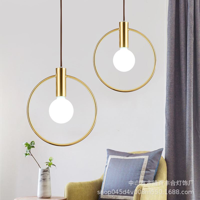 Elegante Und Raffinierte Skandinavische Nachttisch-/esstischlampe Mit Goldenem Ring, Einflammig, Leuchtend Rot. Kleiner Kronleuchter Ohne Leuchtmittel, Naturbelassen Kupferplattiert, Großer Durchmesse