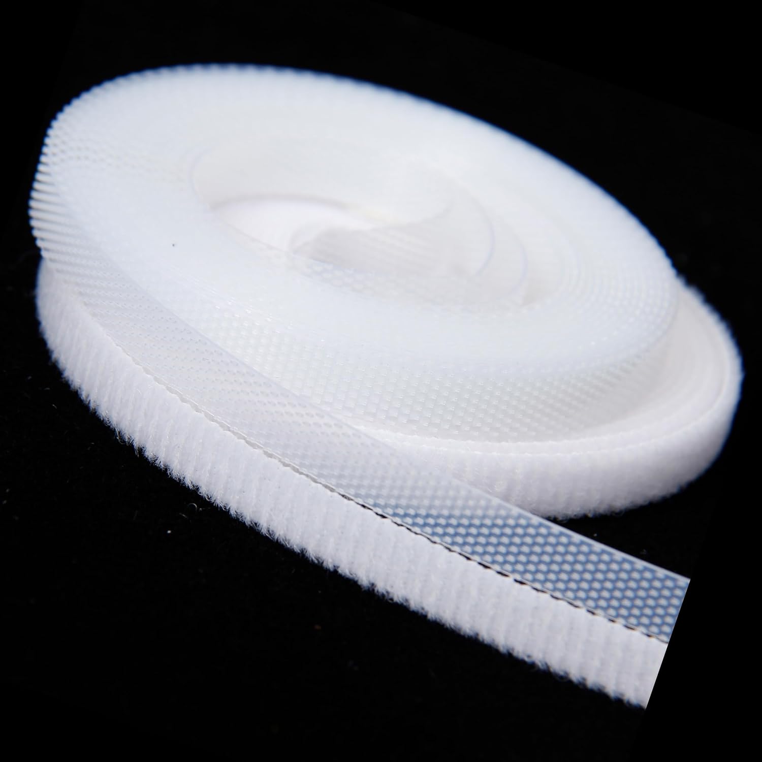 Selbstklebende, Extrem Feine, Dünne Und Widerstandsfähige Werkzeuge Für Fellwesten (3 Mx 6 Mm). A Propos: À Coudre, Sans Adhésif. Zubehör Für Kinderkleidung.