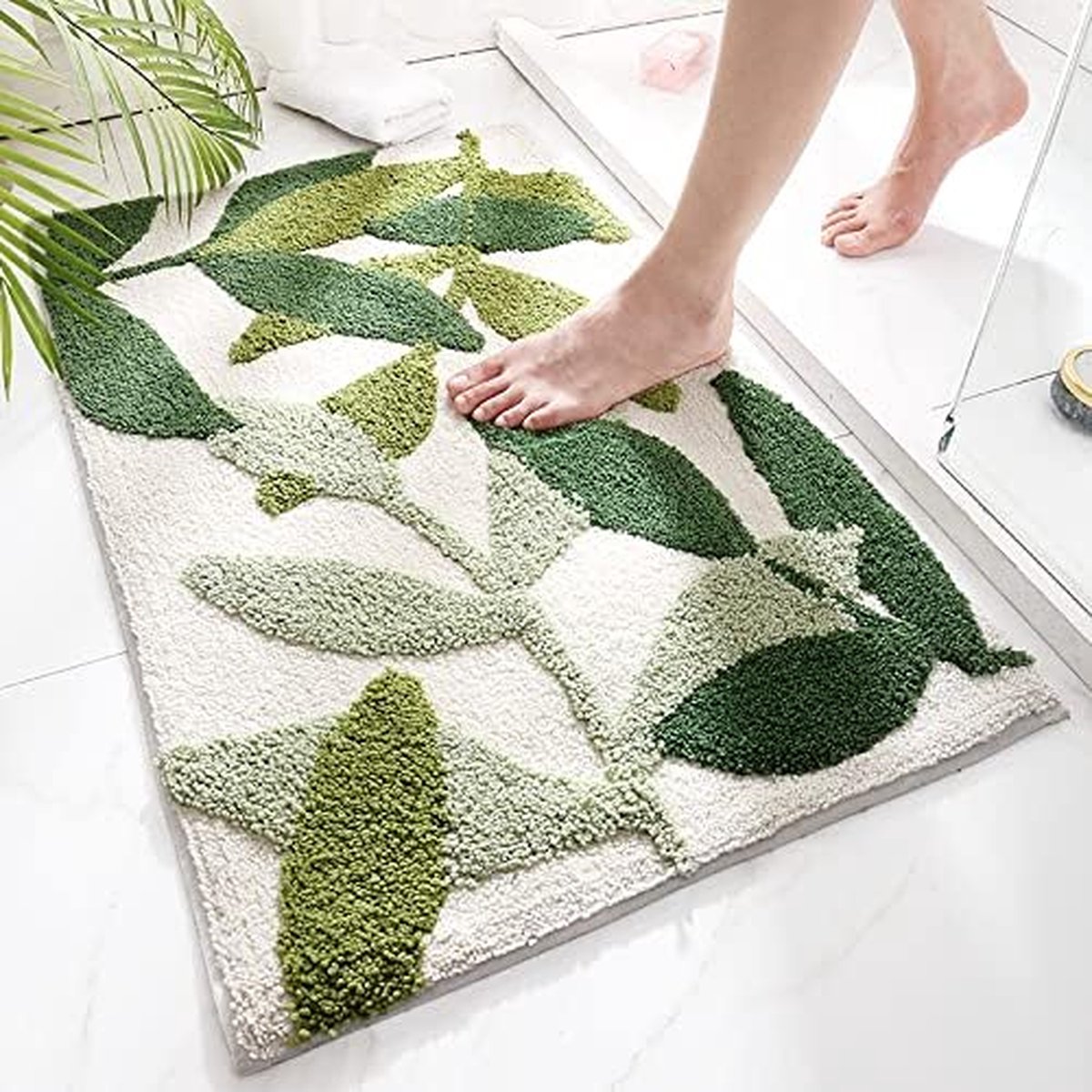 Rutschfeste Badematte – 50 X 80 Cm – Strapazierfähiger, Wasserabsorbierender Badteppich – Maschinenwaschbar – Weiche Und Bequeme Fußmatte – Grüne Blätter – Rutschfest