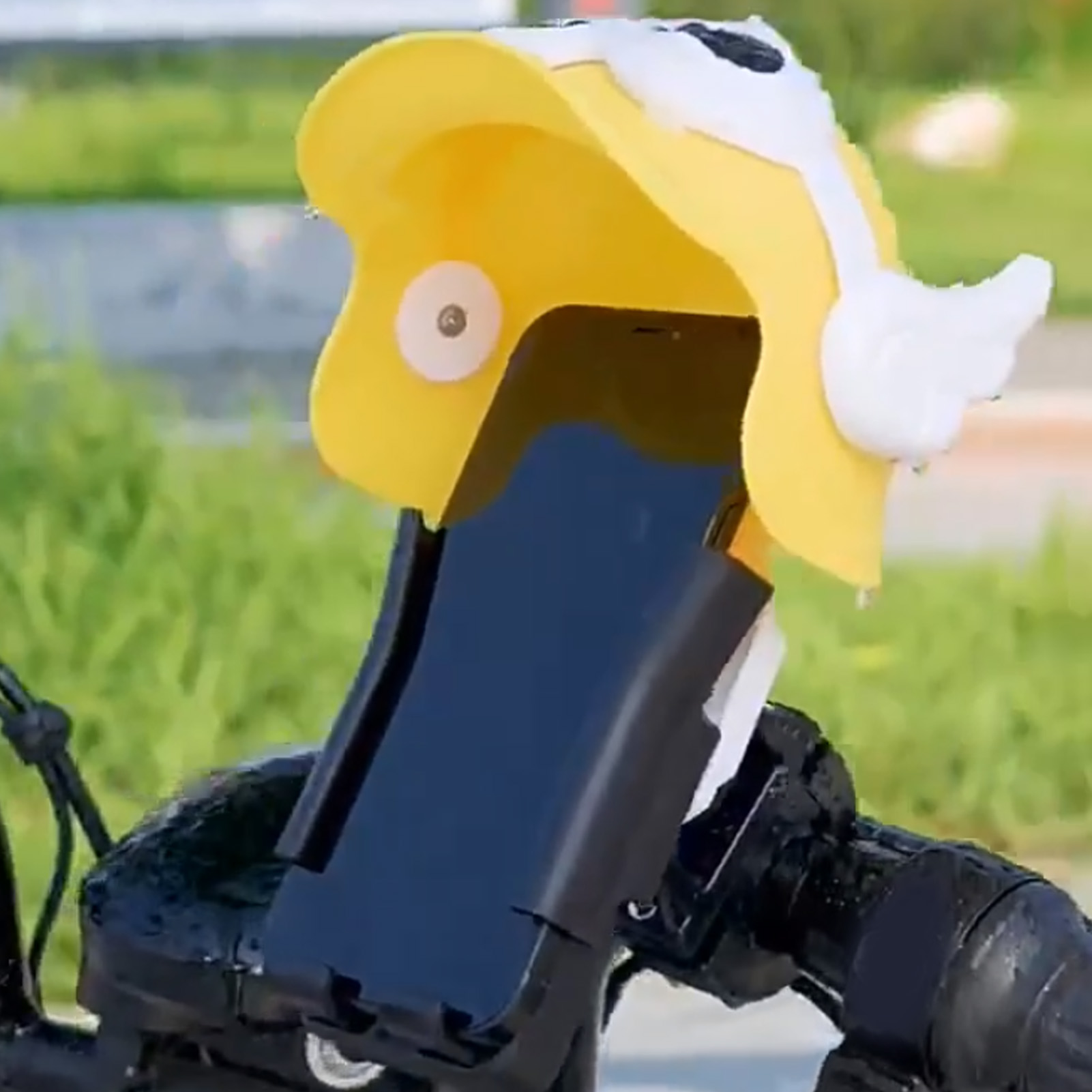 Niedliche Handyhalterung Für Motorradhelme, Gelbe Lenkerhalterung Für Rückspiegel, Rutschfest, Neigbar, Vibrationsdämpfend, Navigationshalterung Für E-bikes, Klein, Robuste Befestigung