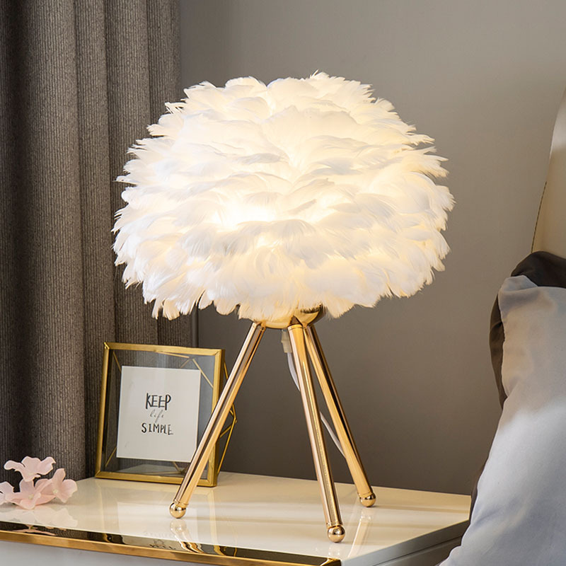 Led-tischleuchte Feather Mit Druckknopf, Gedämpftem Licht, Dekoratives Goldenes Schreibtisch-/bettlicht, Eu-stecker Typ 1, Dreieckig