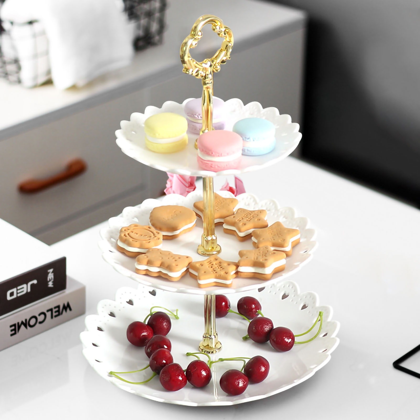 Dreistöckiger, Blütenblattförmiger Obstständer Aus Weißem Kunststoff, Abnehmbar, Ideal Für Gebäck, Cupcakes Und Appetithäppchen. Perfekt Für Hochzeiten, Partys Und Den Privaten Gebrauch.