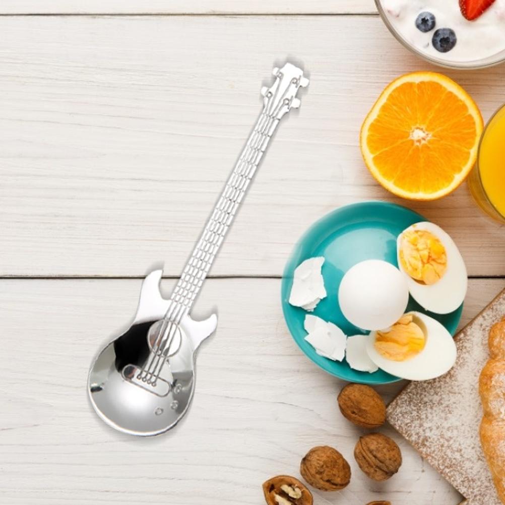 Set Aus 4 Gitarrenförmigen Teelöffeln Aus Edelstahl Zum Mixen Von Milchshakes, Tee, Desserts Und Getränken.