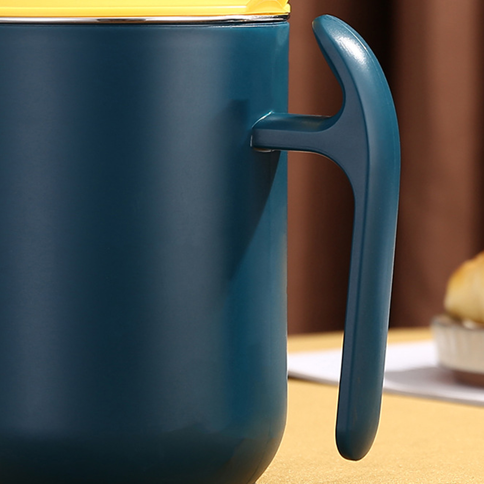 Moderner Becher Im Ins-style, Edelstahlbecher 304, Kreativer Europäischer Kaffeebecher 550 Ml, Dunkelgrün, Isoliert Fürs Büro